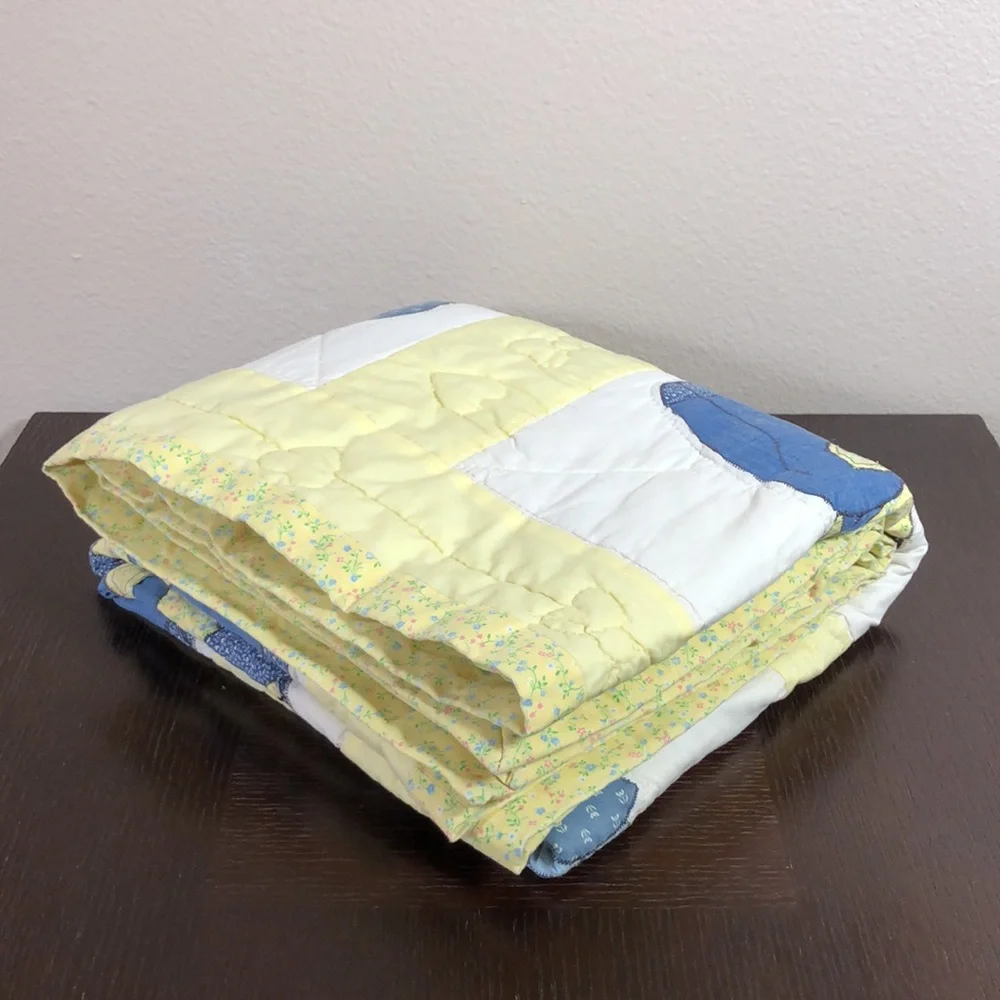 Vintage Grandma Hand Made Patchwork Sunbonnet Sue & Overall Sam Cute Crib Quilt